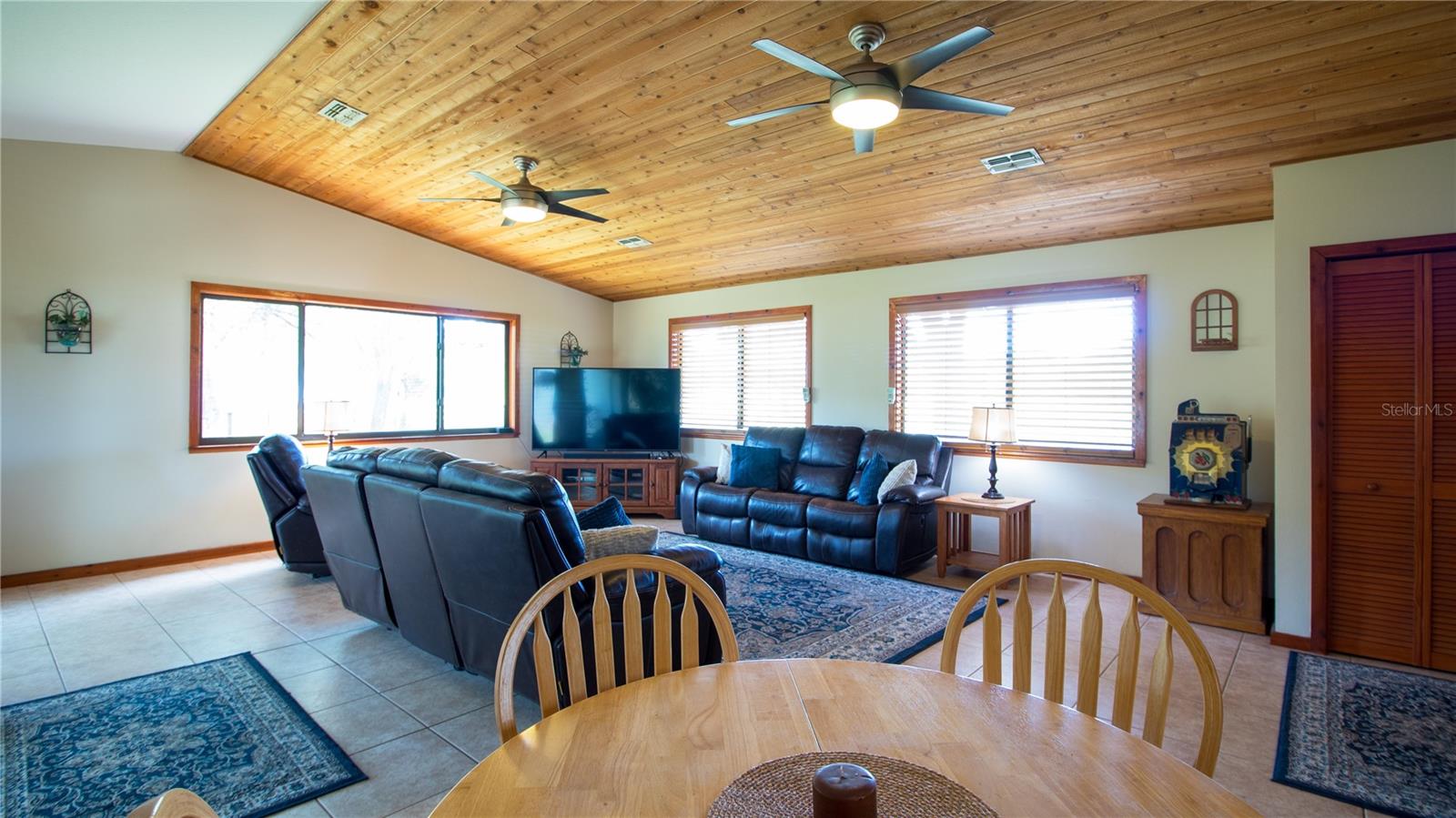 1691 RIDGE TOP DR