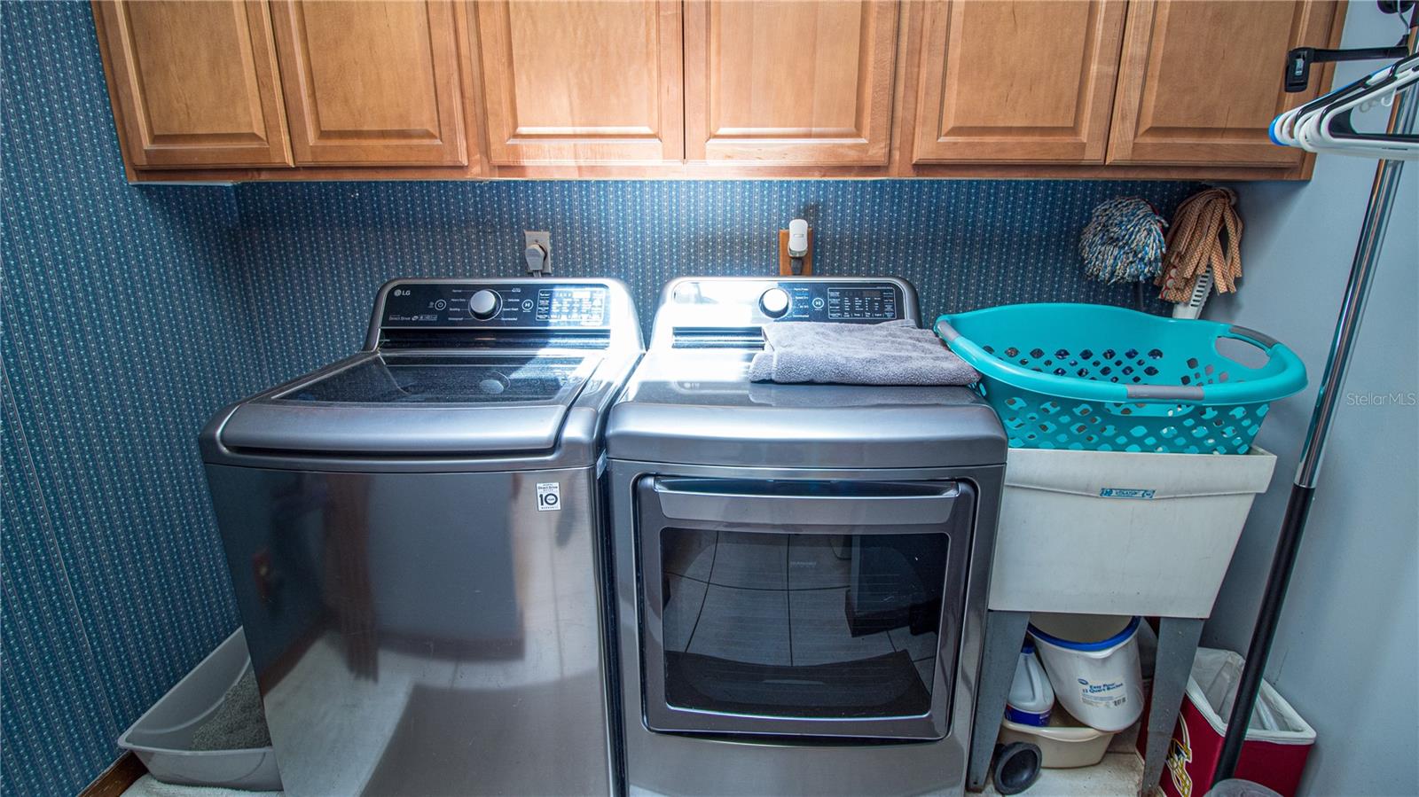 1691 RIDGE TOP DR