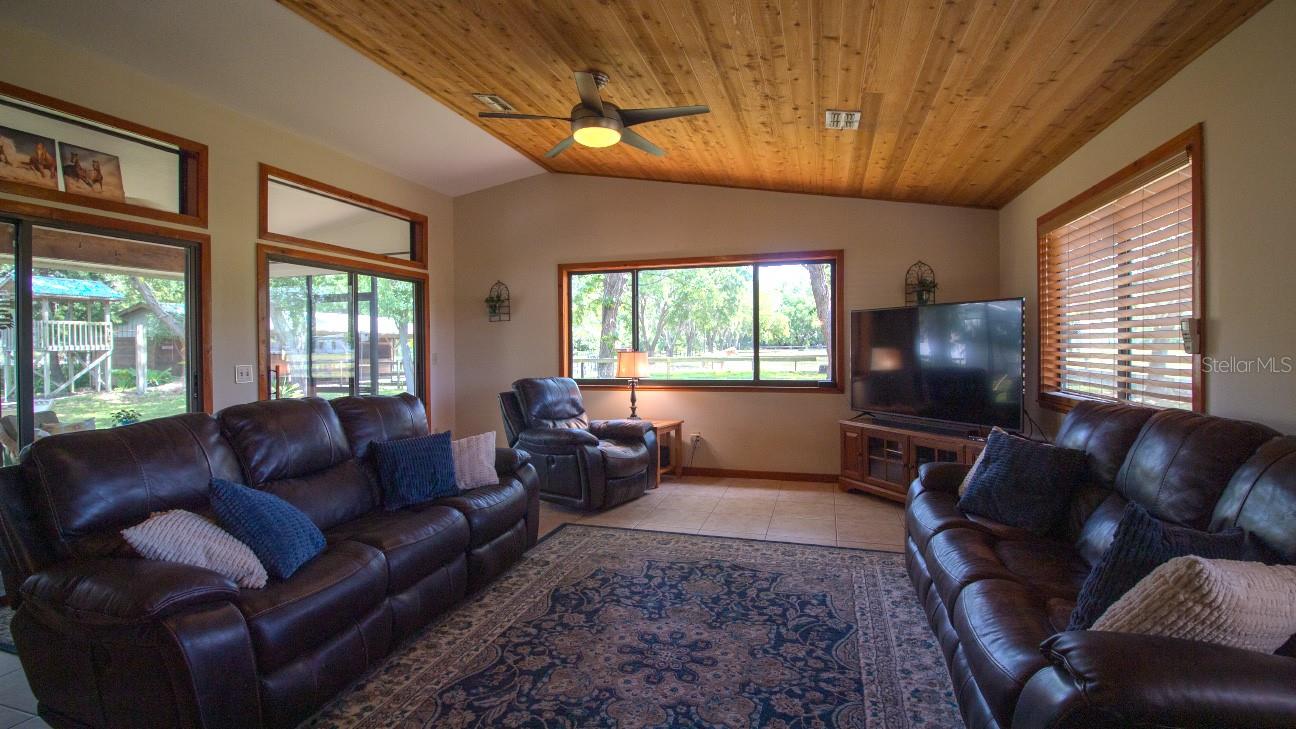 1691 RIDGE TOP DR