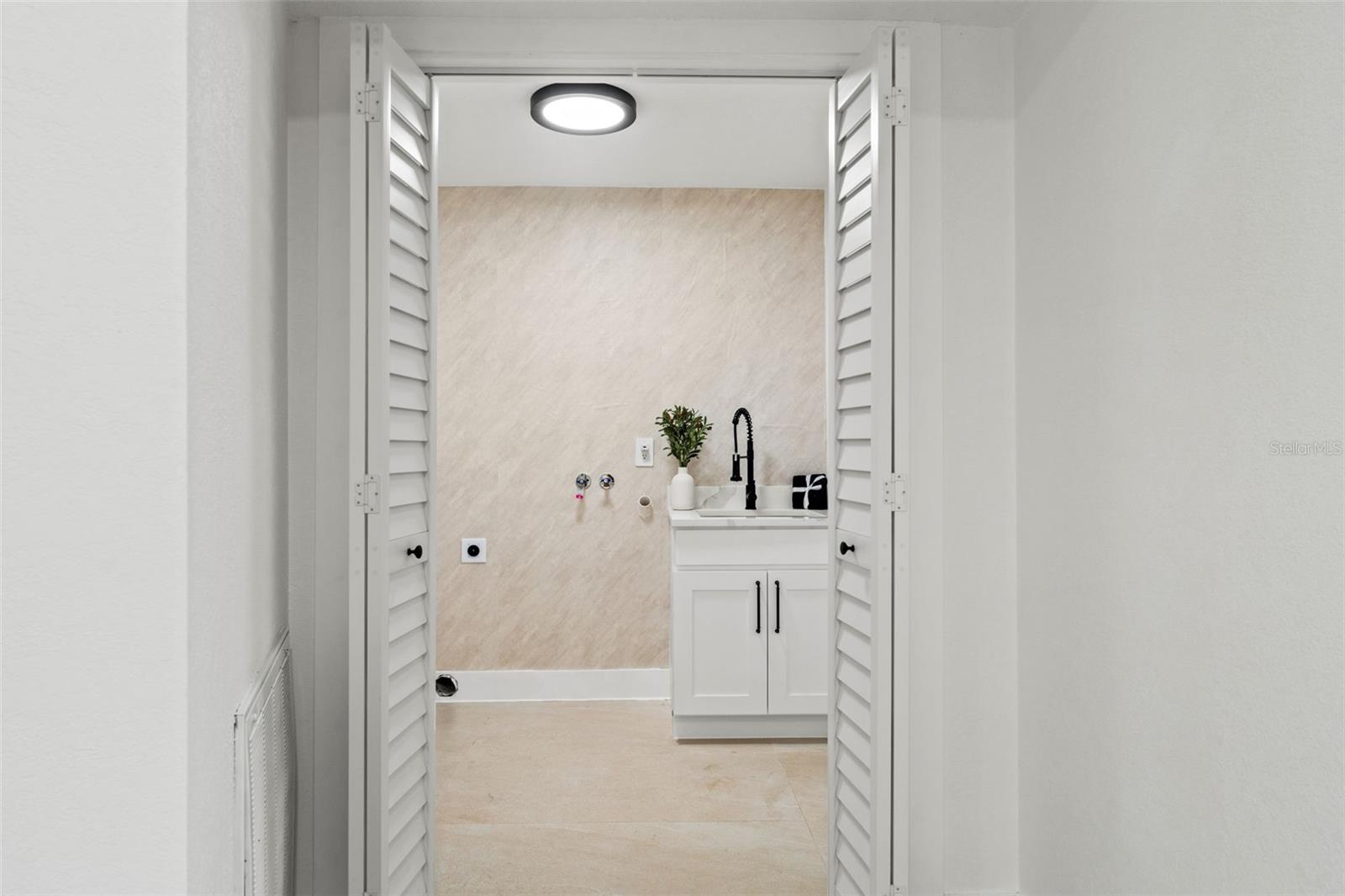 8019 RIVER COUNTRY DR