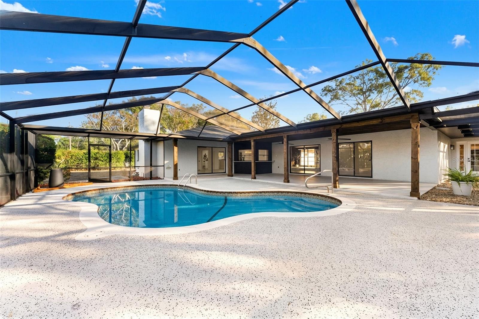 8019 RIVER COUNTRY DR