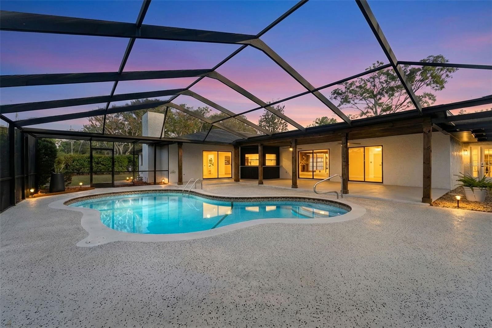 8019 RIVER COUNTRY DR