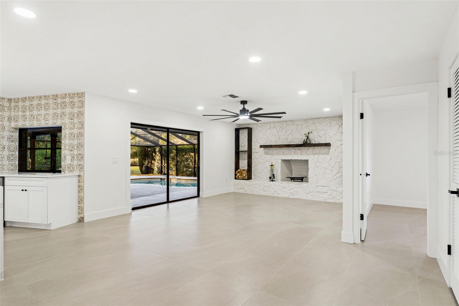 8019 RIVER COUNTRY DR