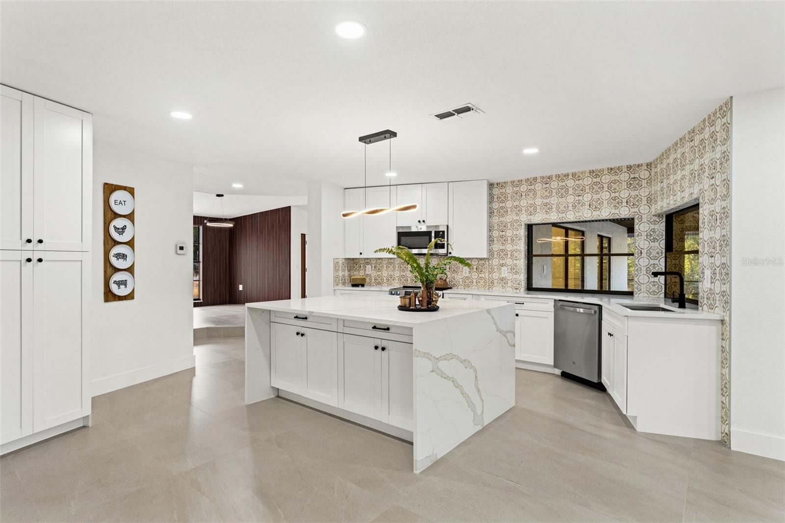 8019 RIVER COUNTRY DR