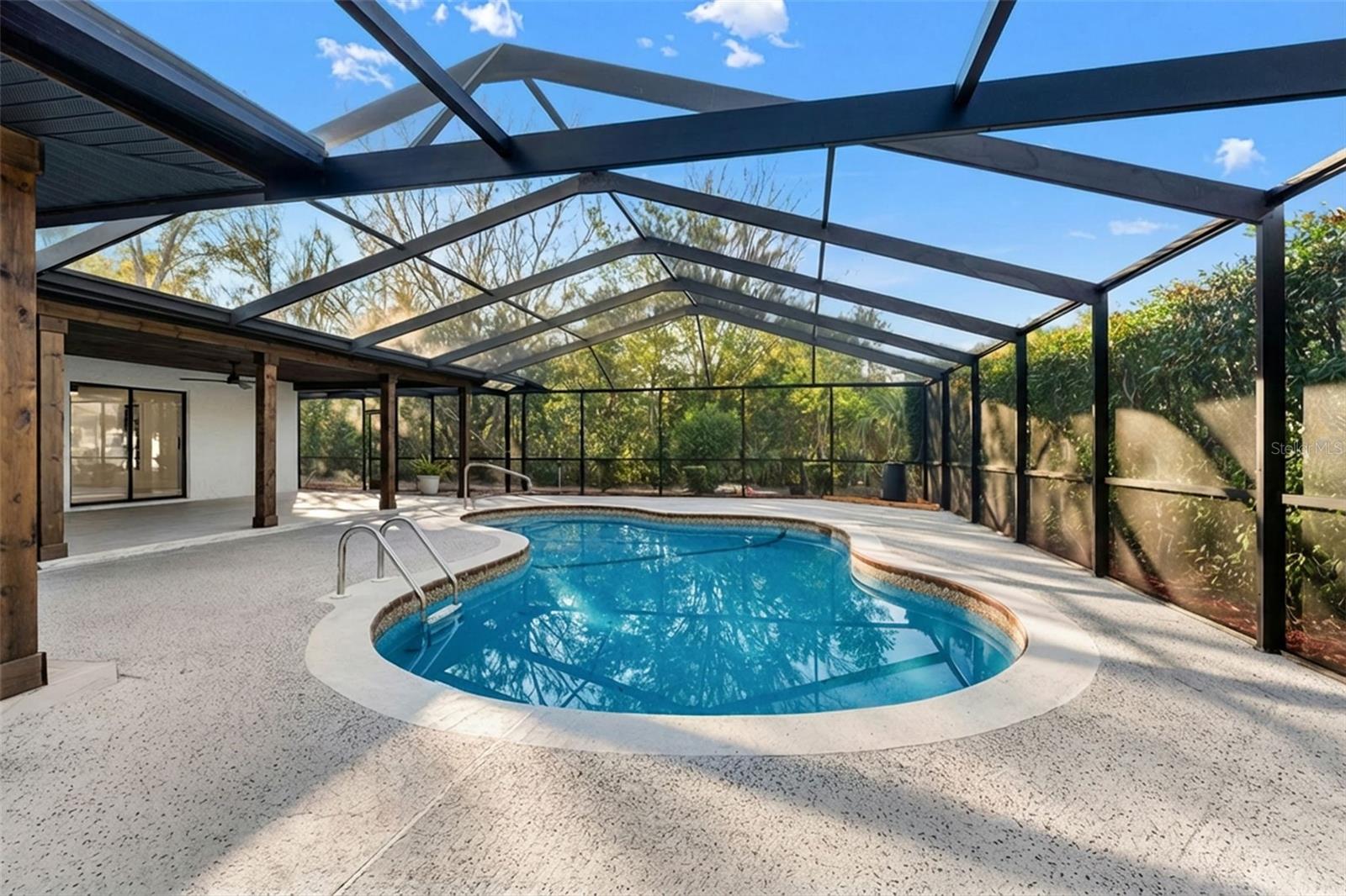 8019 RIVER COUNTRY DR