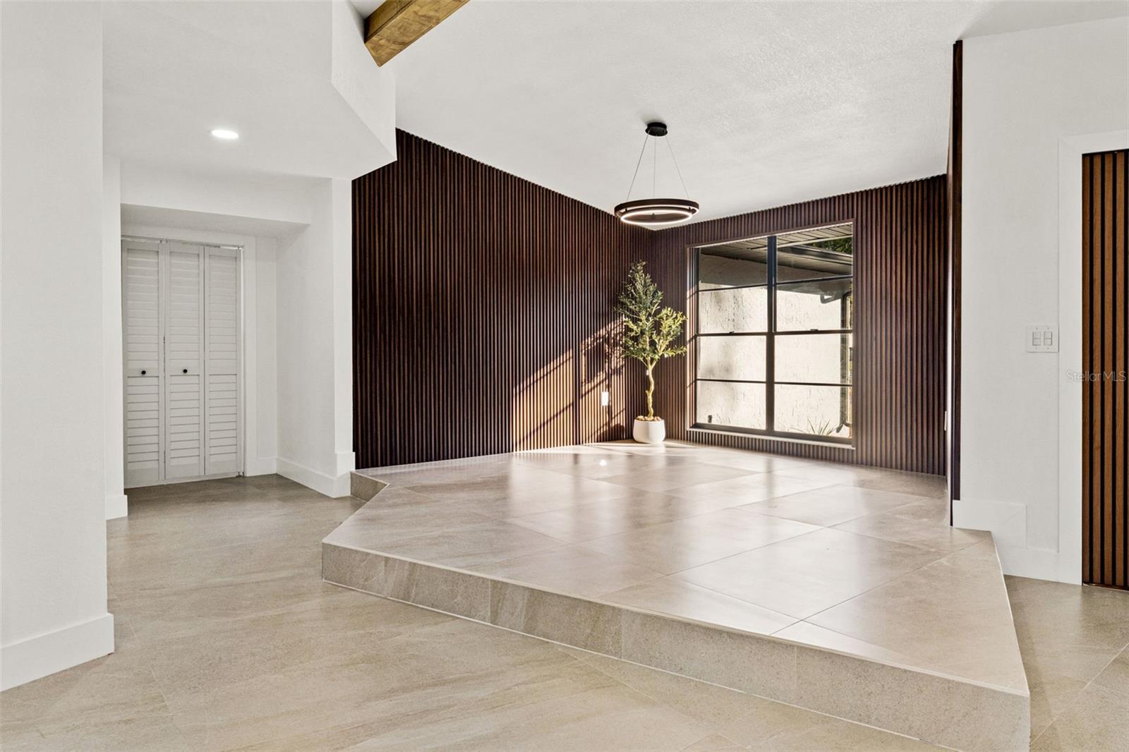 8019 RIVER COUNTRY DR