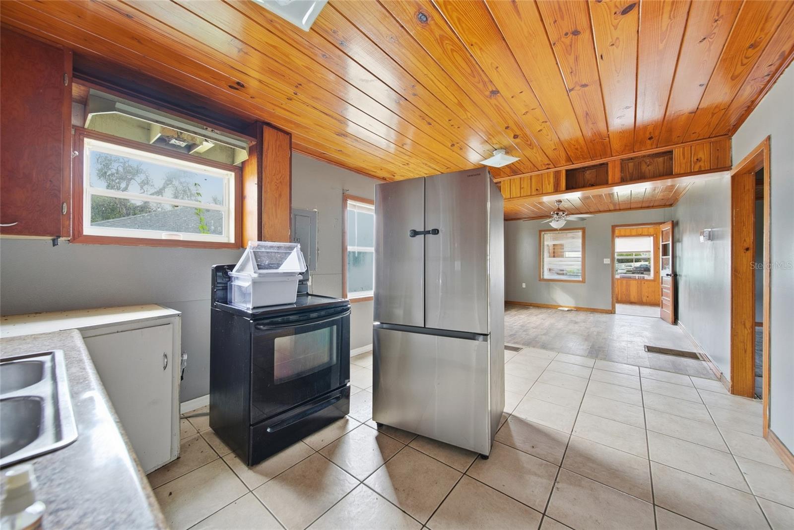 37236 POINSETTIA AVE