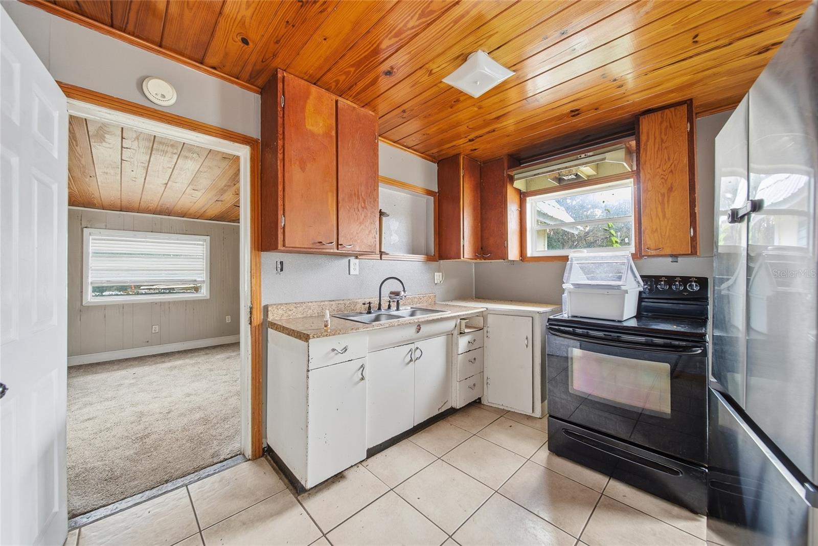 37236 POINSETTIA AVE