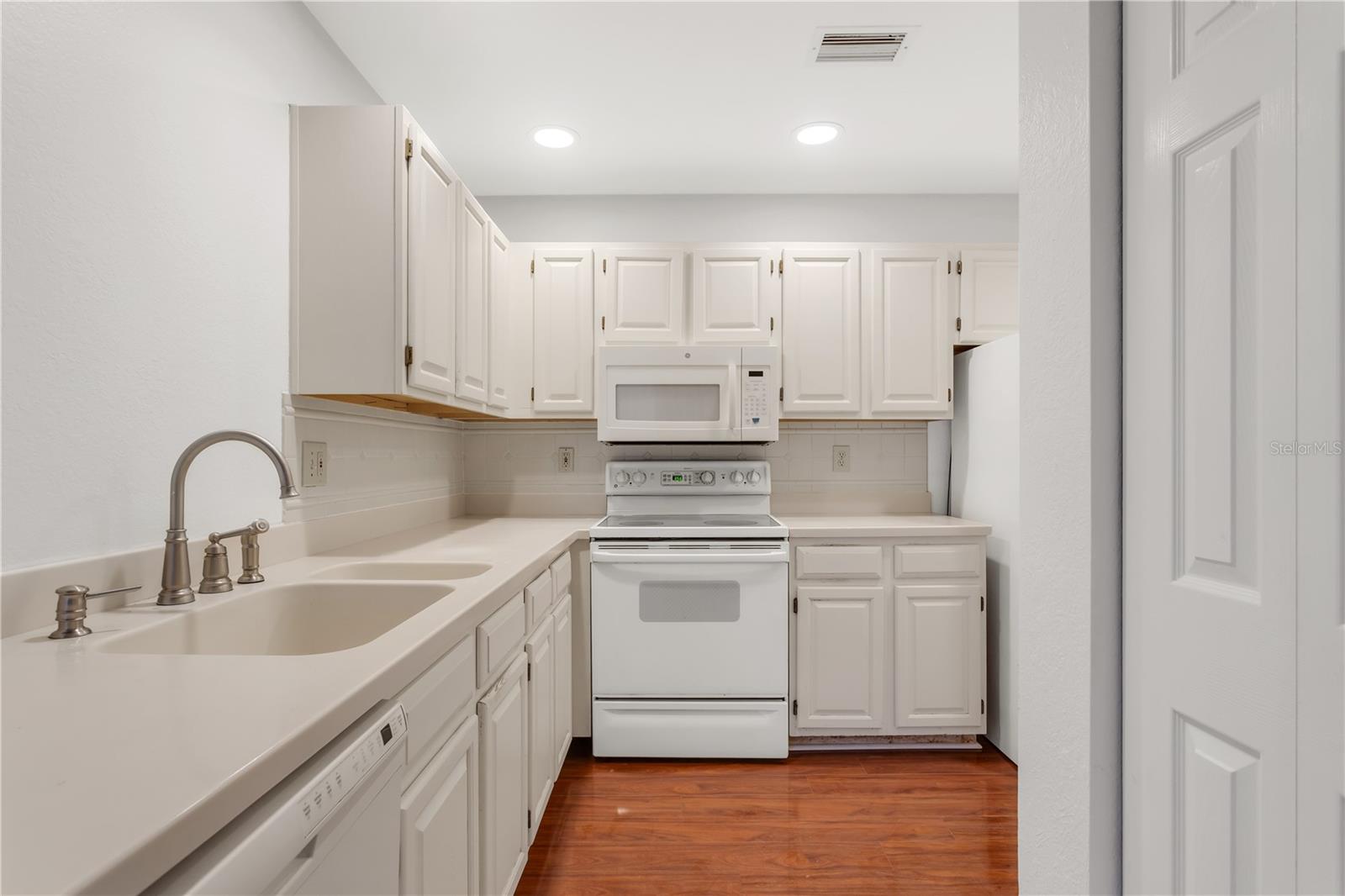 601 ARBOR LAKE LN #601