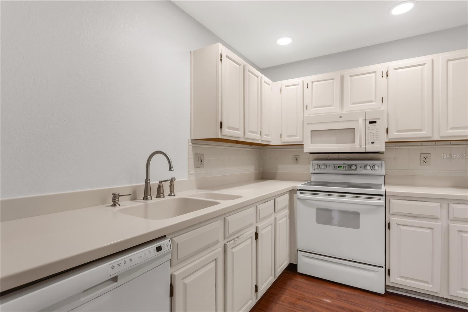 601 ARBOR LAKE LN #601