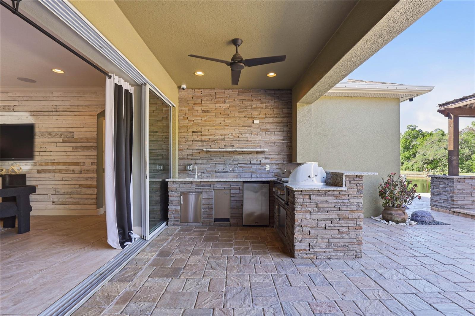 1737 VIRGINIA WILLOW DR