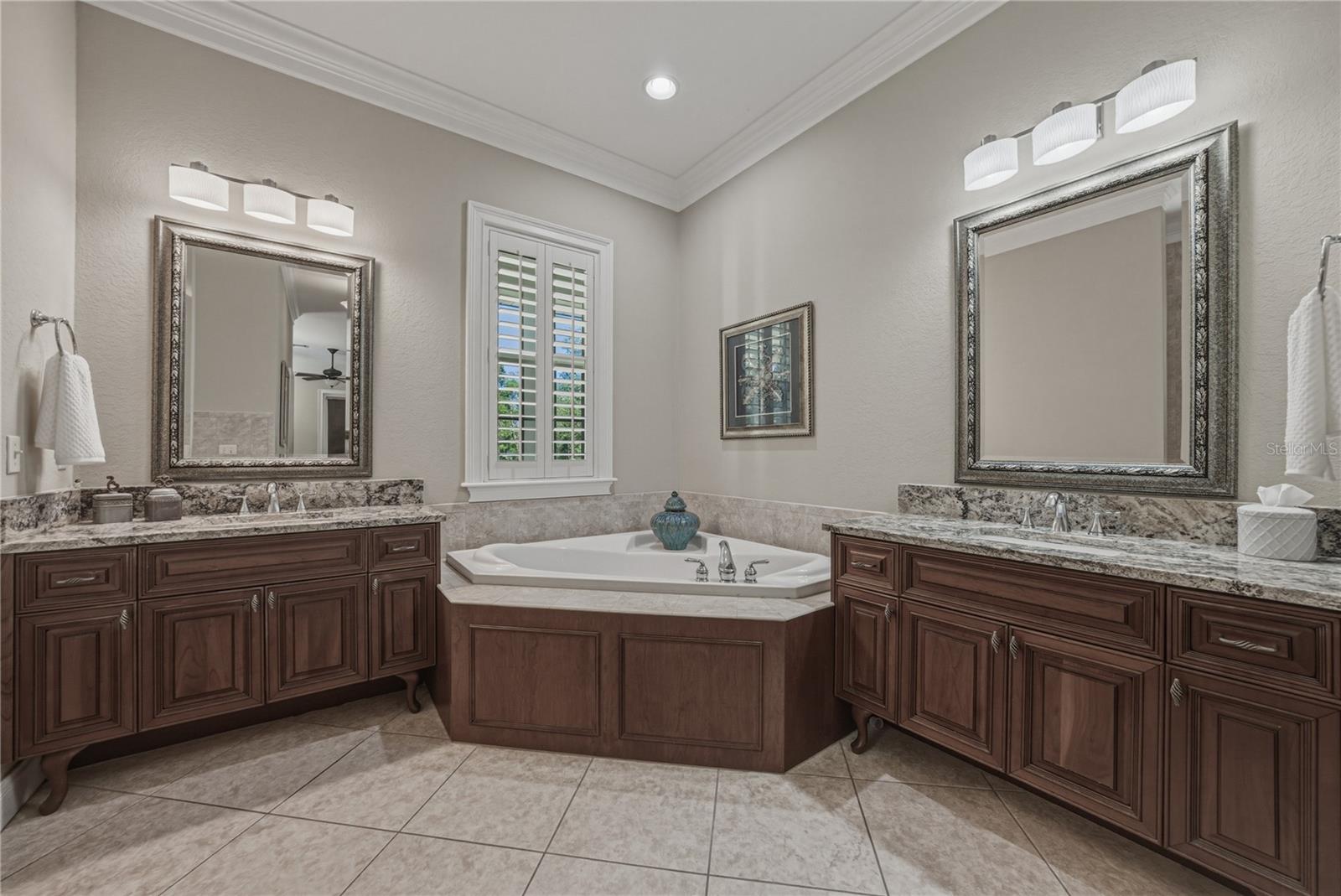810 SAVANNAH OAKS DR