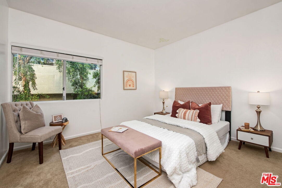 5139 Balboa Blvd Unit: 9