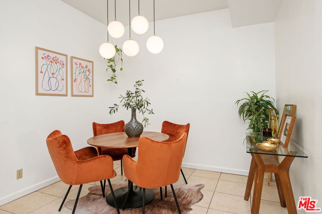 5139 Balboa Blvd Unit: 9