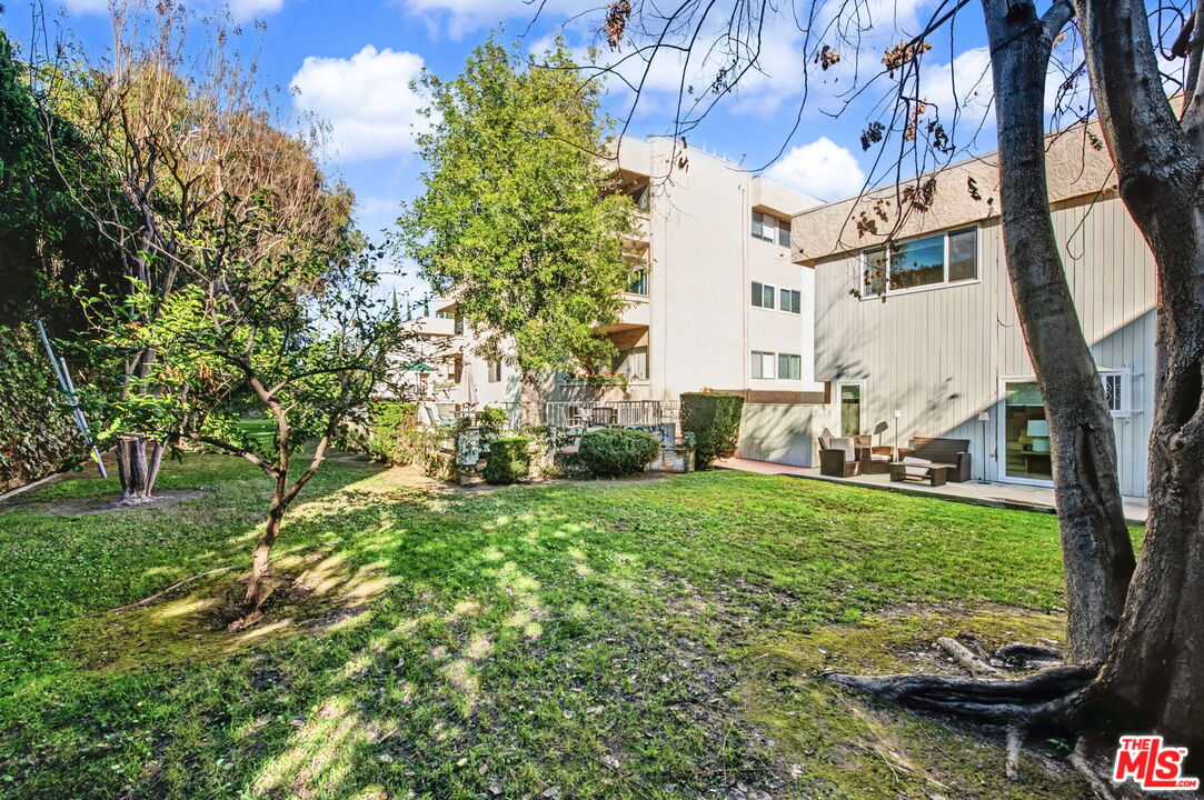 5139 Balboa Blvd Unit: 9