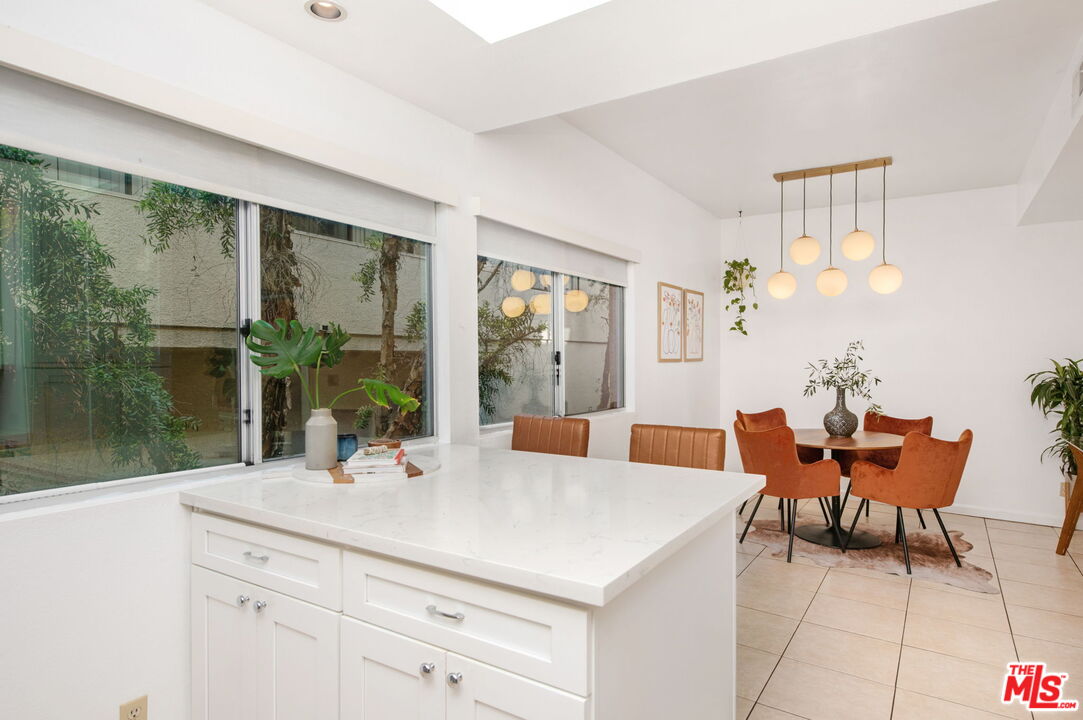 5139 Balboa Blvd Unit: 9