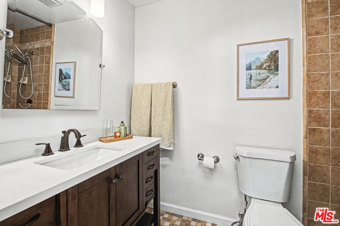 5139 Balboa Blvd Unit: 9