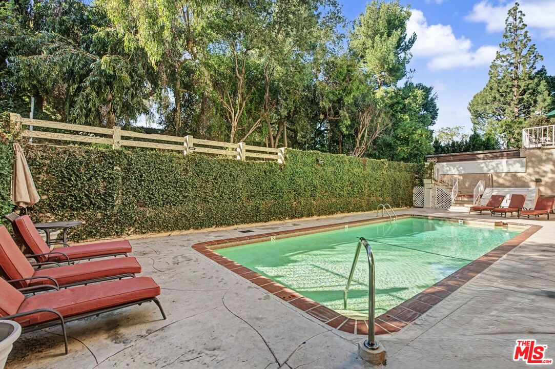 5139 Balboa Blvd Unit: 9