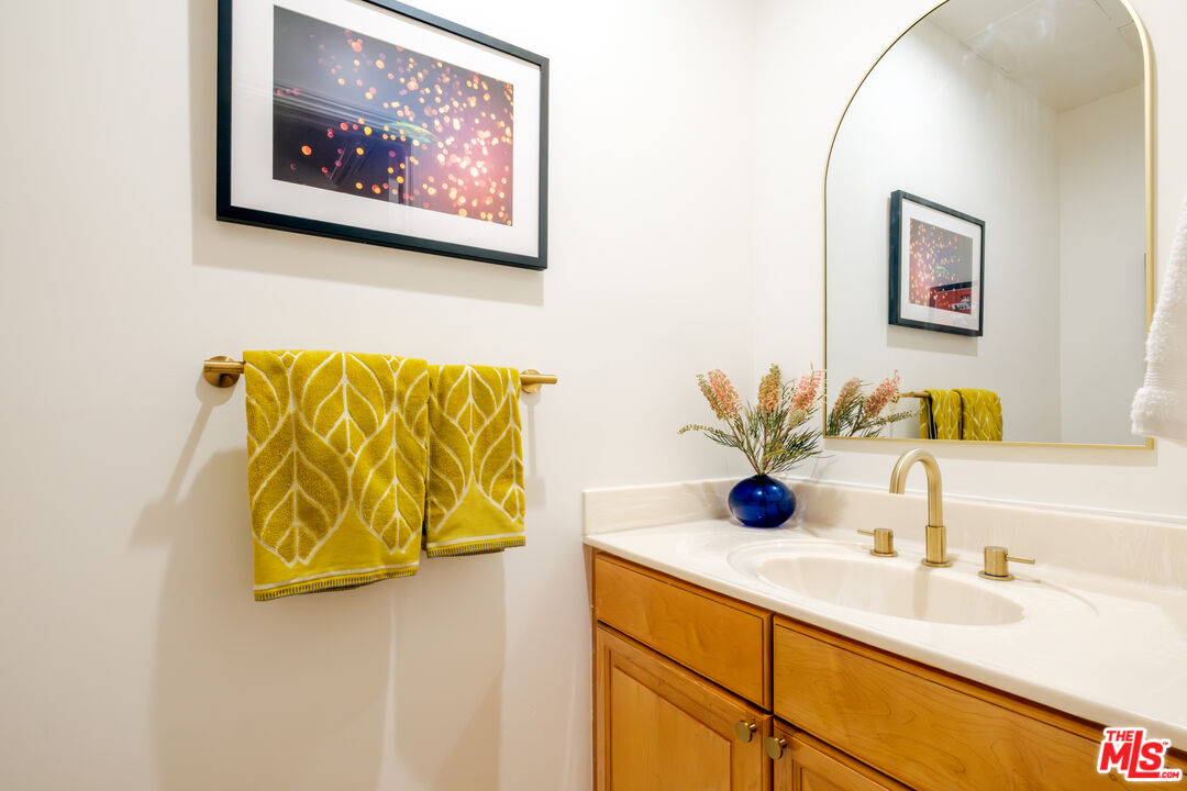 821 S Gramercy Pl Unit: 2