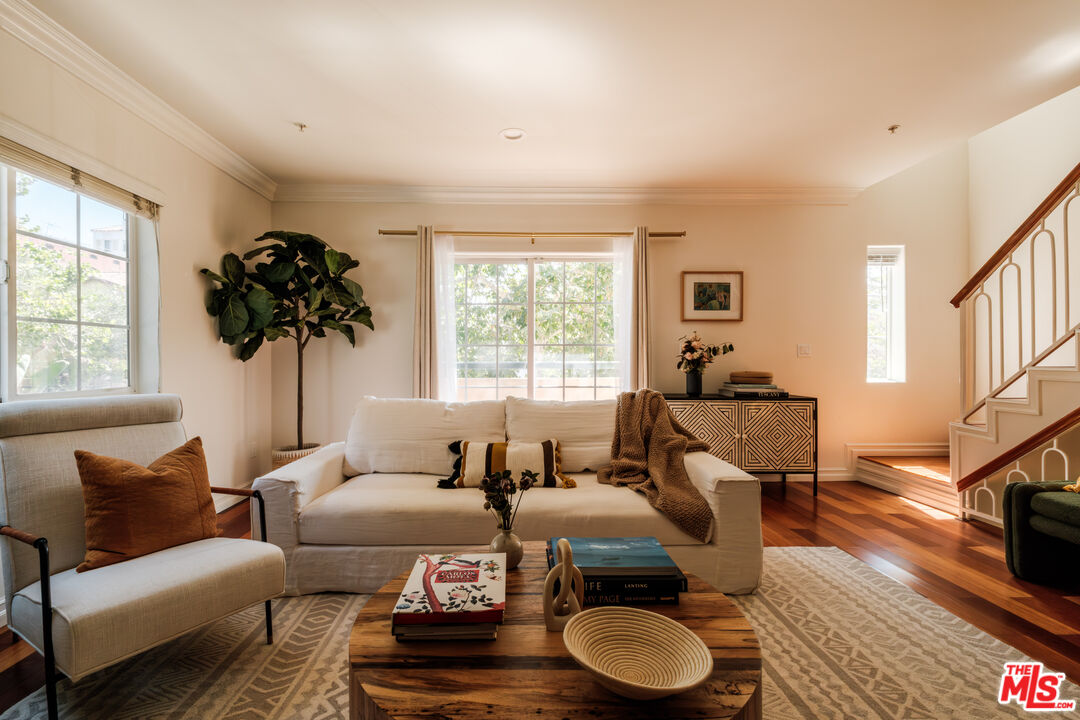 821 S Gramercy Pl Unit: 2