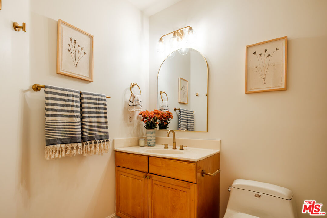 821 S Gramercy Pl Unit: 2