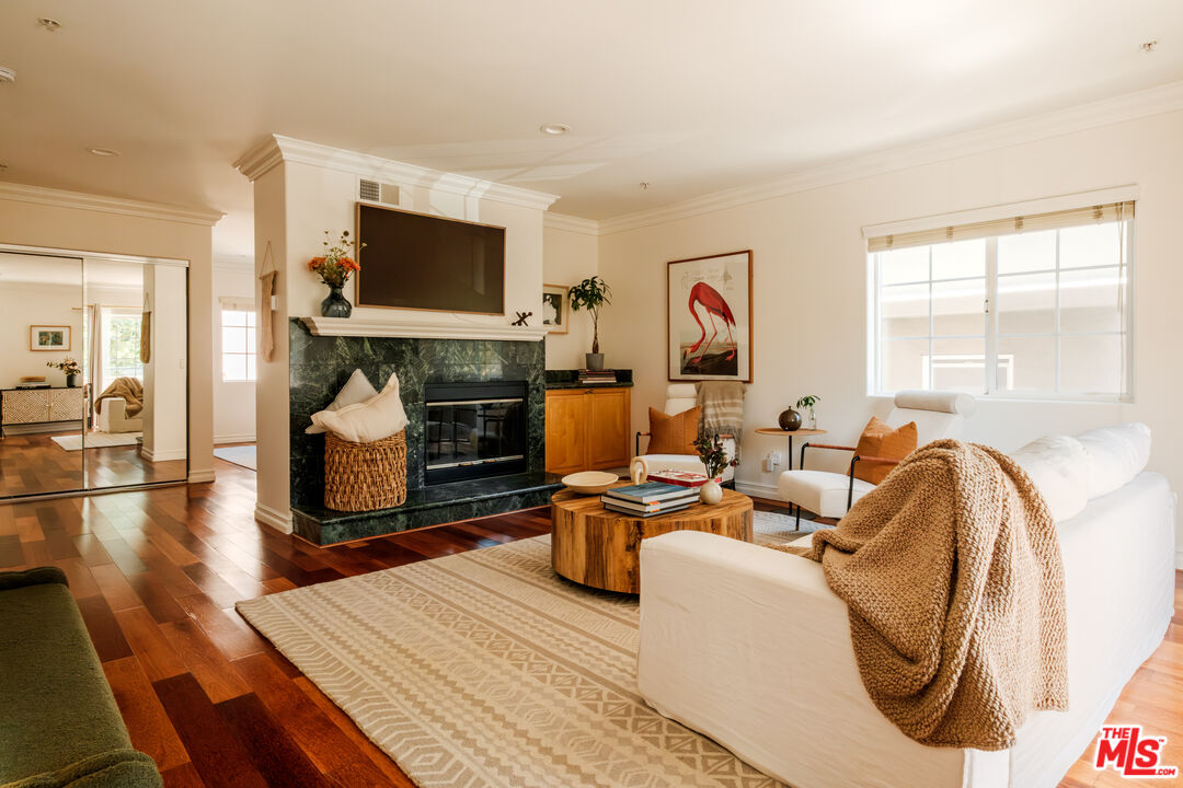 821 S Gramercy Pl Unit: 2