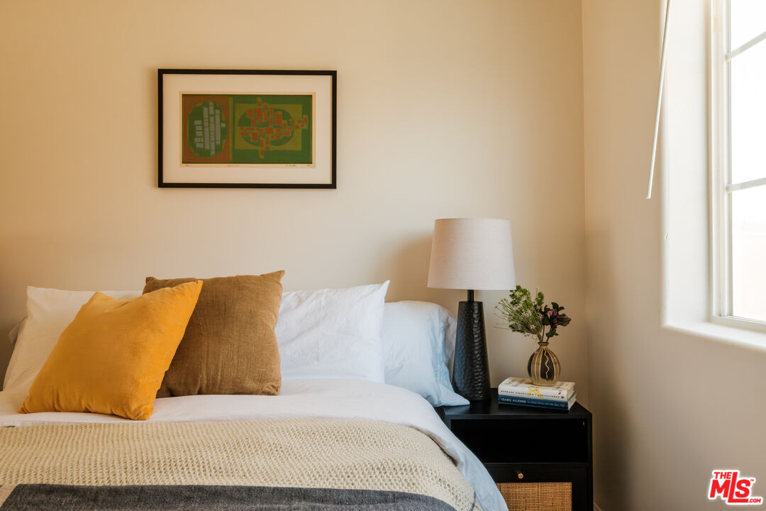 821 S Gramercy Pl Unit: 2