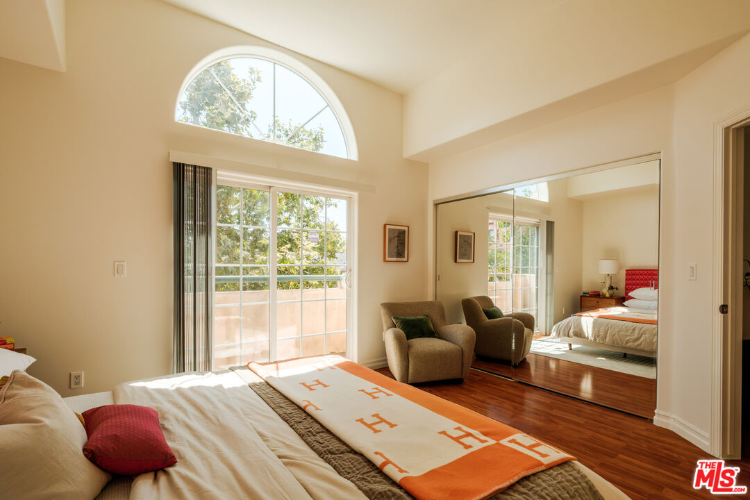 821 S Gramercy Pl Unit: 2