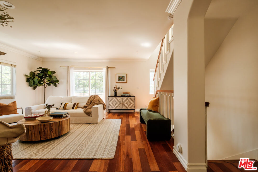 821 S Gramercy Pl Unit: 2