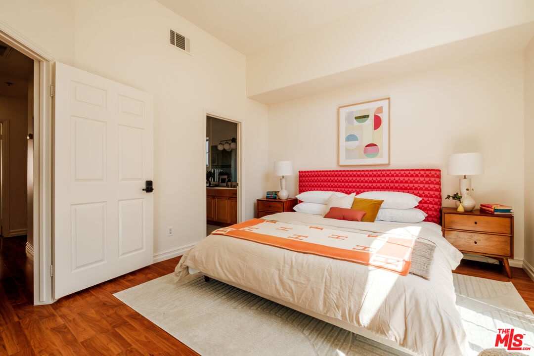 821 S Gramercy Pl Unit: 2