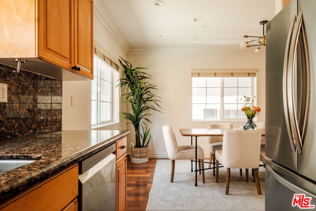 821 S Gramercy Pl Unit: 2