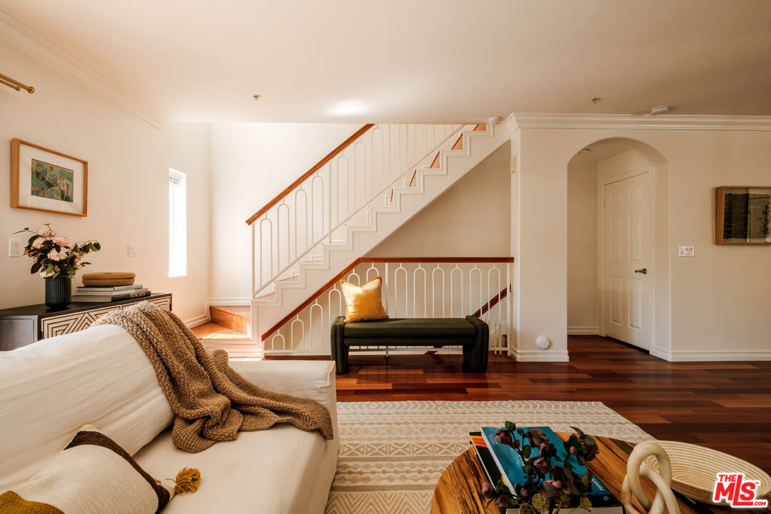 821 S Gramercy Pl Unit: 2
