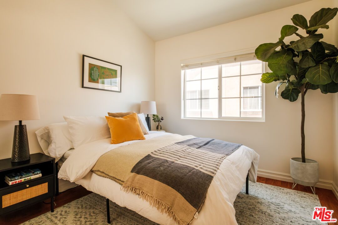 821 S Gramercy Pl Unit: 2