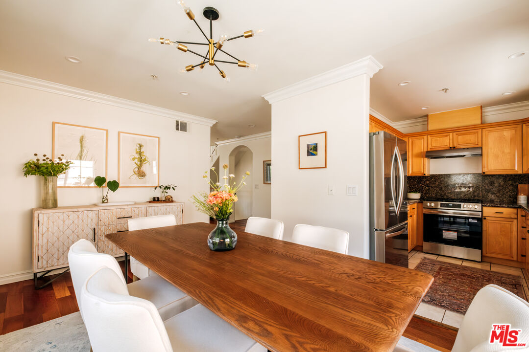 821 S Gramercy Pl Unit: 2