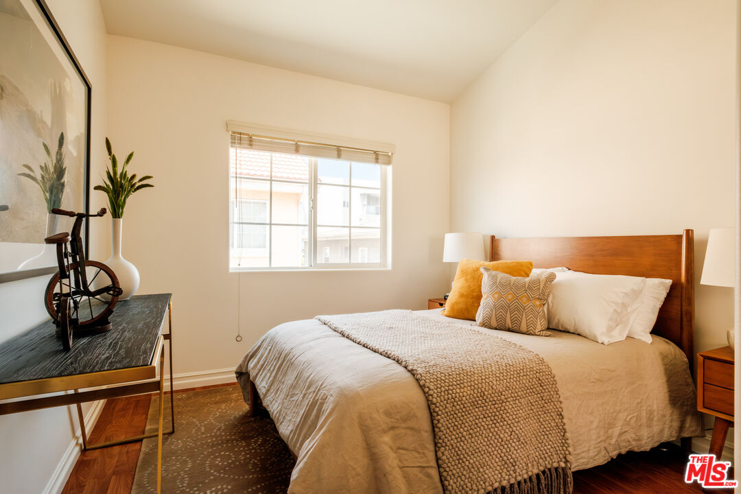 821 S Gramercy Pl Unit: 2
