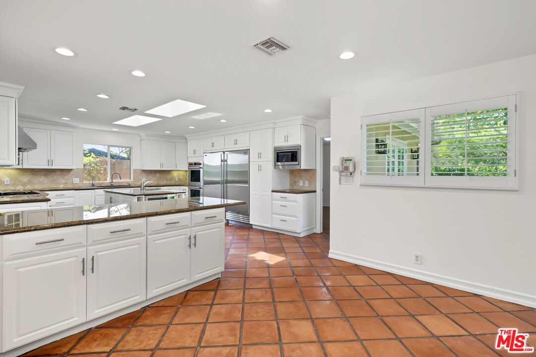 860 Bronze Ln