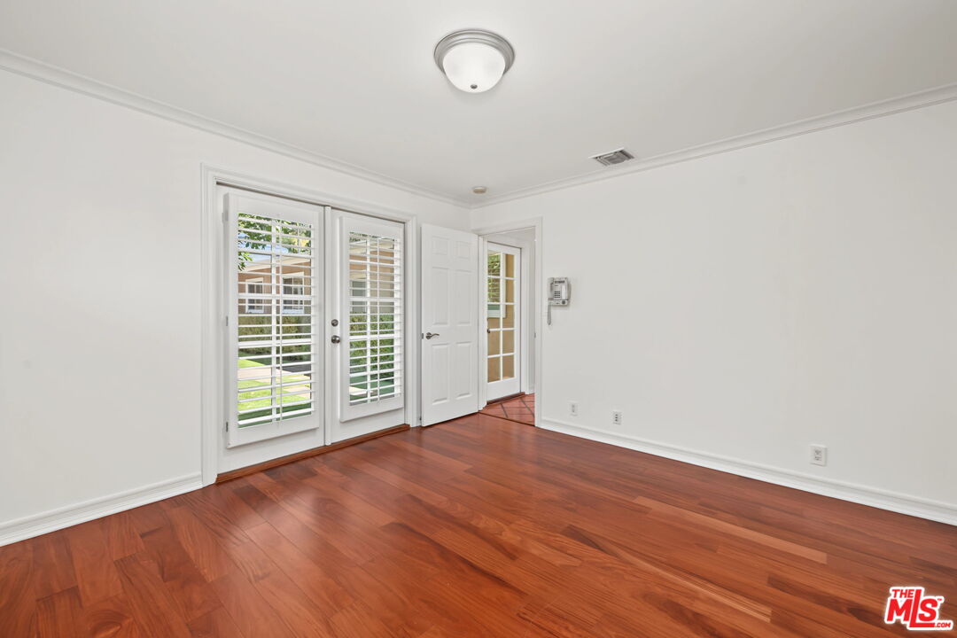 860 Bronze Ln