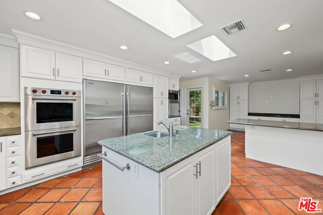 860 Bronze Ln