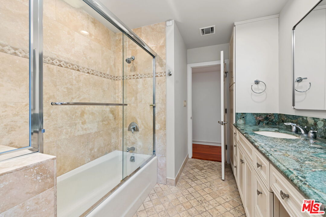 860 Bronze Ln