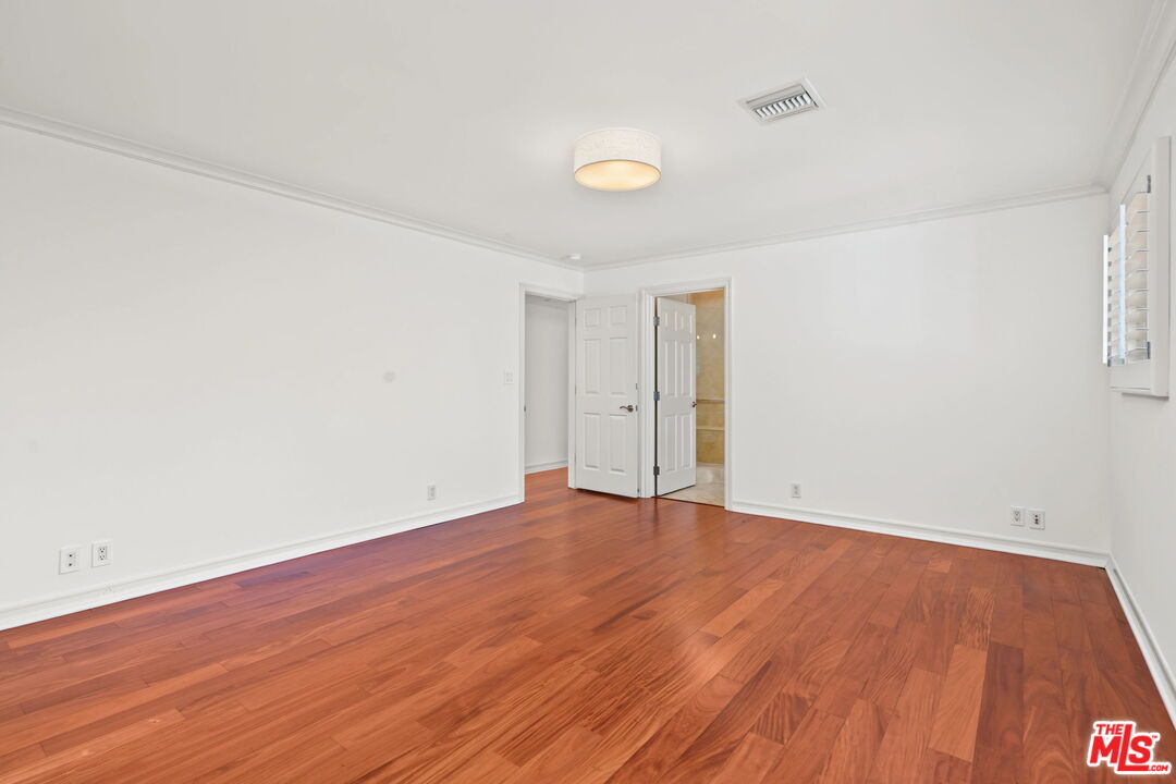 860 Bronze Ln