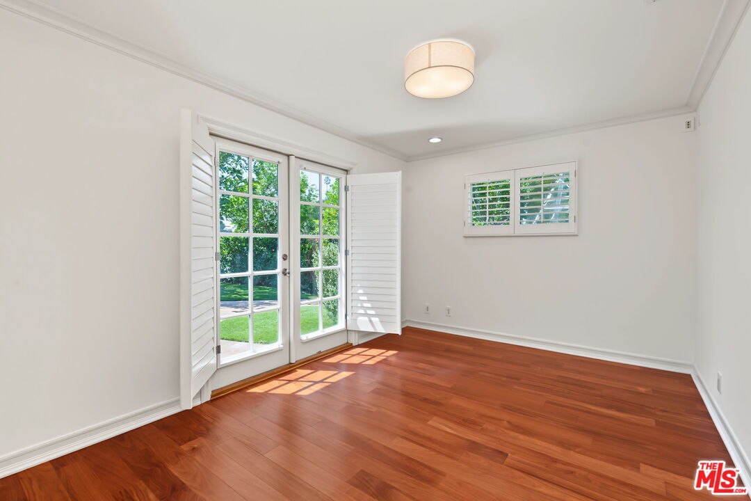 860 Bronze Ln