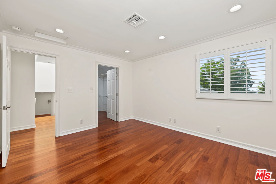 860 Bronze Ln