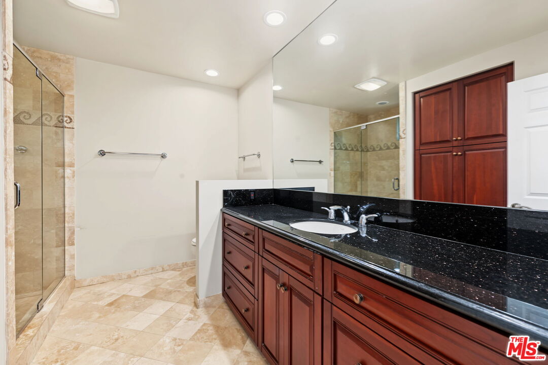 860 Bronze Ln