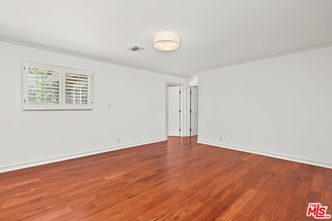 860 Bronze Ln