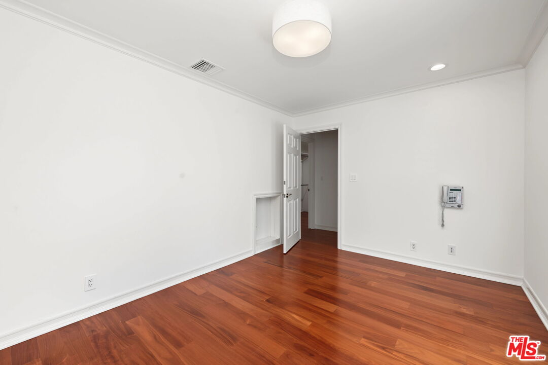 860 Bronze Ln