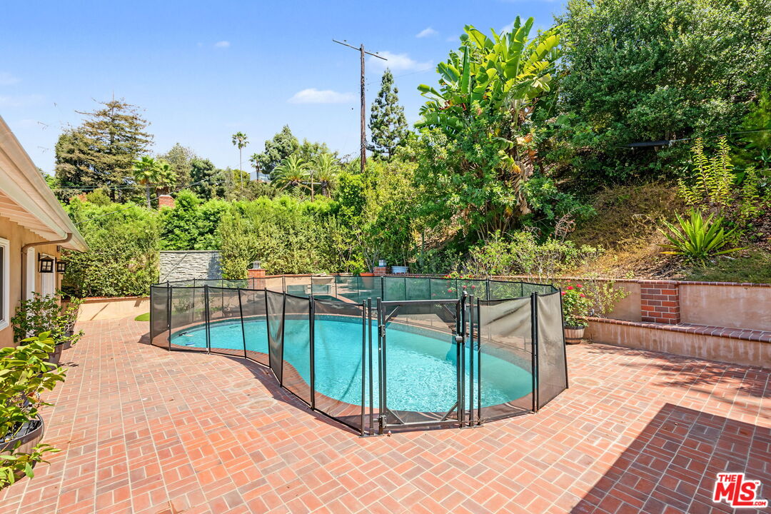 860 Bronze Ln