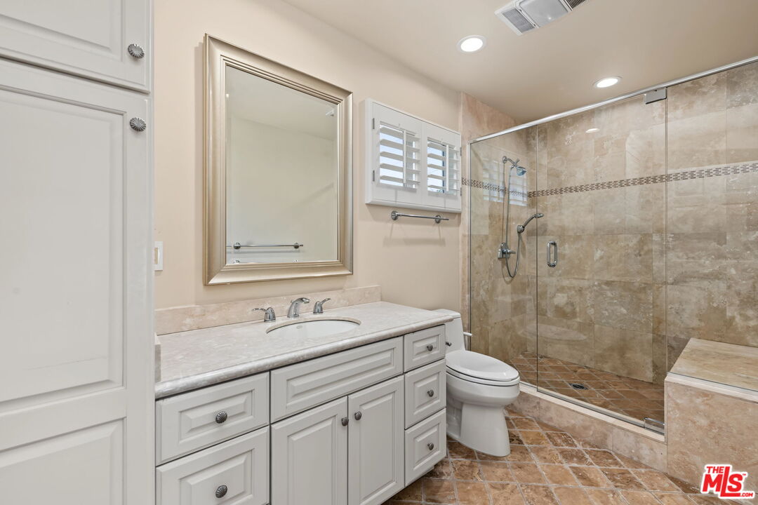 860 Bronze Ln