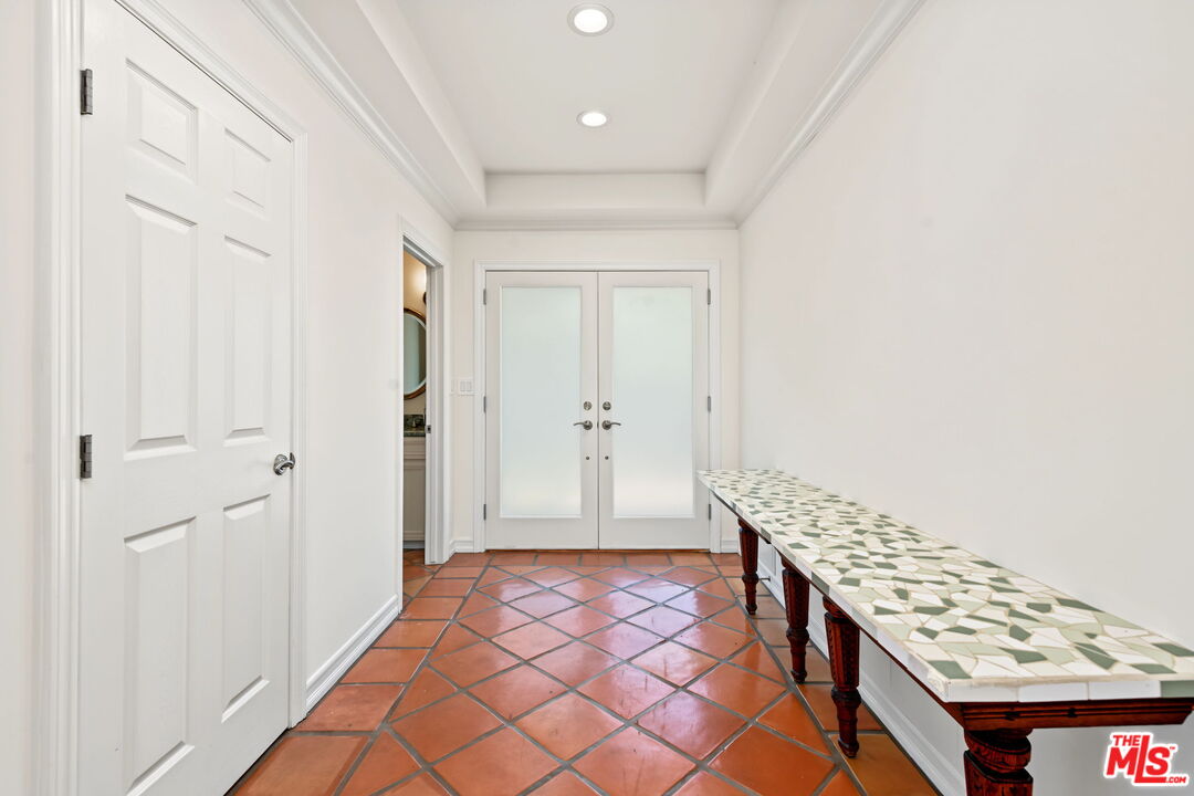 860 Bronze Ln
