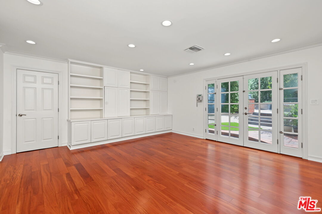 860 Bronze Ln