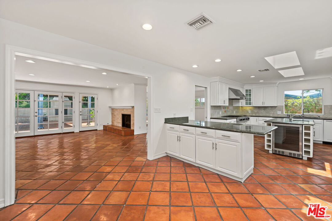 860 Bronze Ln